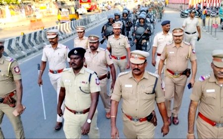 தேர்தலை முன்னிட்டு கொடி அணிவகுப்புப் பேரணி
