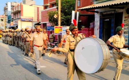 சென்னிமலையில் அச்சமின்றி வாக்களிக்க போலீசார் கொடிஅணிவகுப்பு