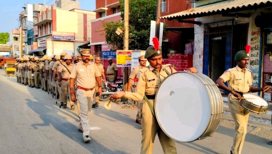 சென்னிமலையில் அச்சமின்றி வாக்களிக்க போலீசார் கொடிஅணிவகுப்பு