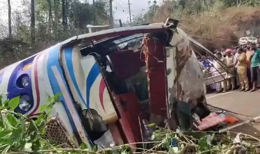 சுற்றுலா சென்ற இடத்தில் பரிதாபம்; சுற்றுலா பேருந்து கவிழ்ந்து இருவர் பலி