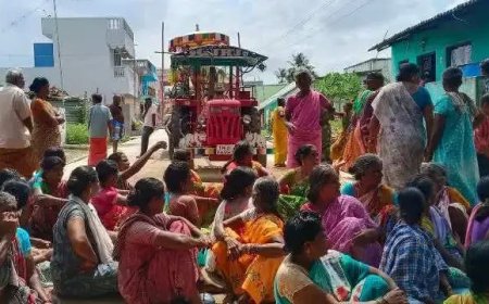 சாமி ஊர்வலத்தை திடீரென வழிமறித்த கிராமப் பெண்களால் பரபரப்பு