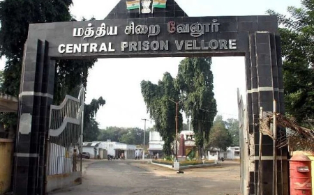 பரோல் முடிந்து வேலூர் சிறைக்கு திரும்பிய கைதிகள்